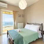 Beachside Getaway With Panoramic Seaviews * ורגה קלמטה