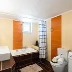 Beachside Getaway With Panoramic Seaviews ורגה קלמטה