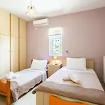 Beachside Getaway With Panoramic Seaviews Apartament