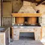 Beachside Getaway With Panoramic Seaviews ורגה קלמטה
