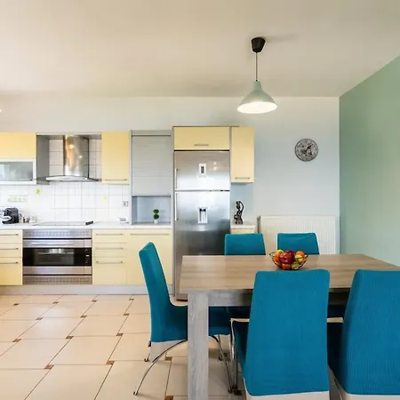 Beachside Getaway With Panoramic Seaviews *