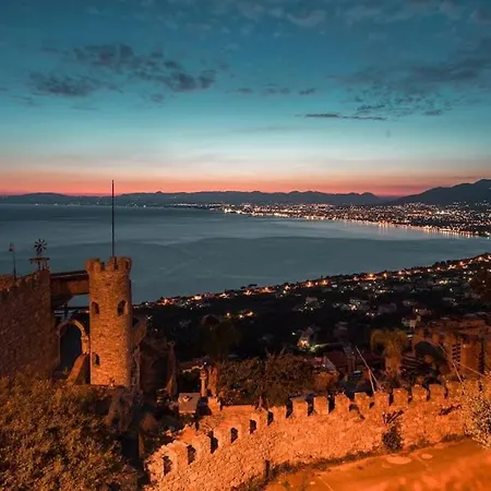 Beachside Getaway With Panoramic Seaviews Apartament Kalamata