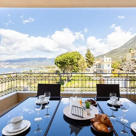 Beachside Getaway With Panoramic Seaviews Kalamata