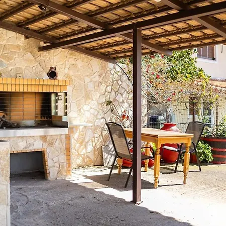 Beachside Getaway With Panoramic Seaviews Apartament Kalamata