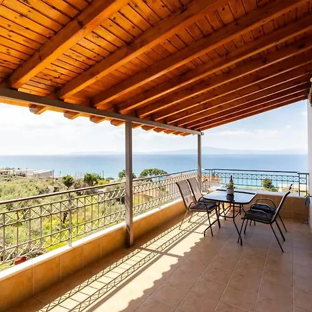 Beachside Getaway With Panoramic Seaviews Daire