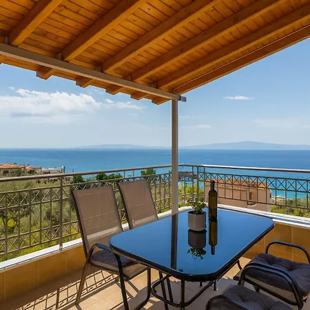 Beachside Getaway With Panoramic Seaviews