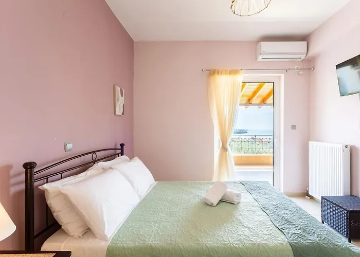 Beachside Getaway With Panoramic Seaviews Vérga Kalamátasz