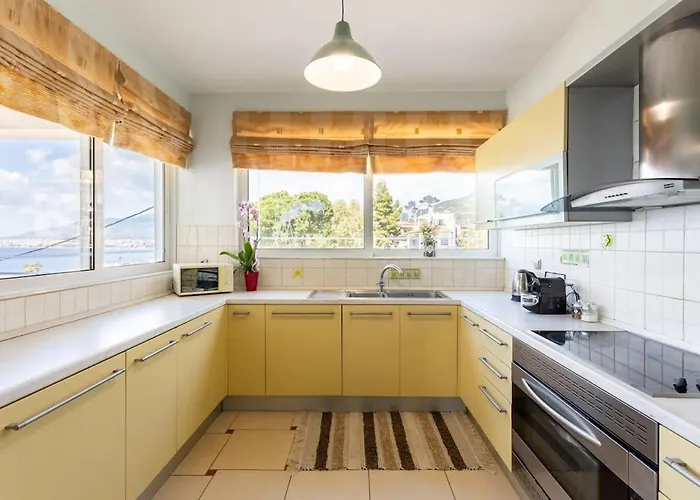 Beachside Getaway With Panoramic Seaviews Apartman *