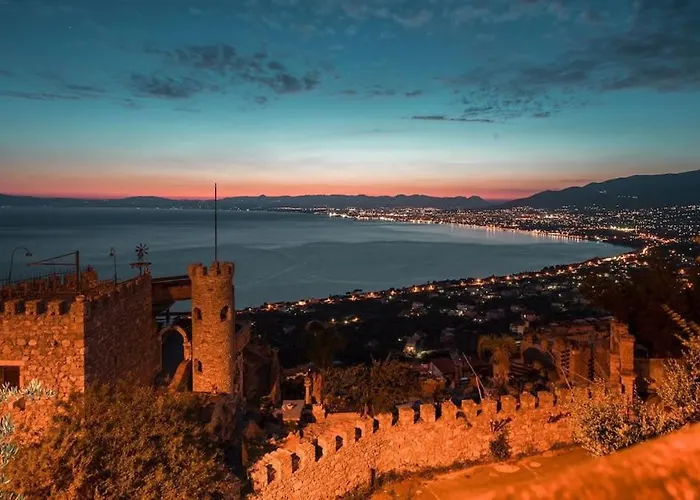 Beachside Getaway With Panoramic Seaviews Apartamento Verga Kalamata