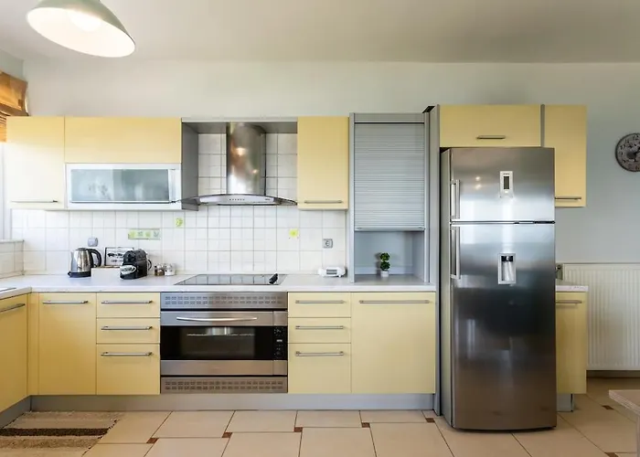 Beachside Getaway With Panoramic Seaviews Apartamento