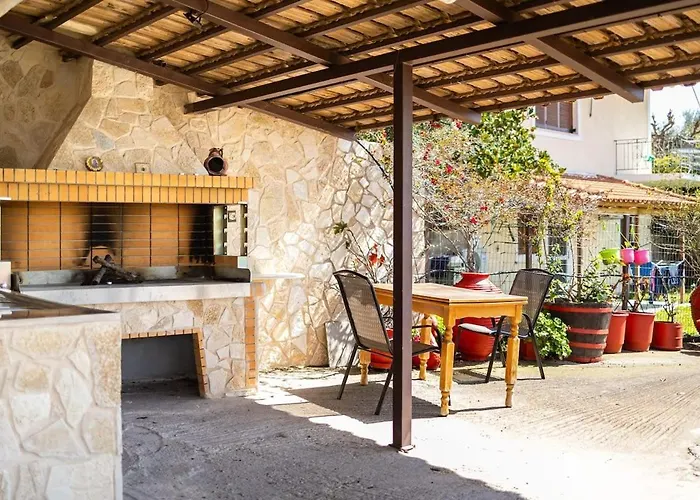 Beachside Getaway With Panoramic Seaviews Apartamento Verga Kalamata