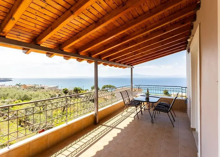 Beachside Getaway With Panoramic Seaviews Apartman