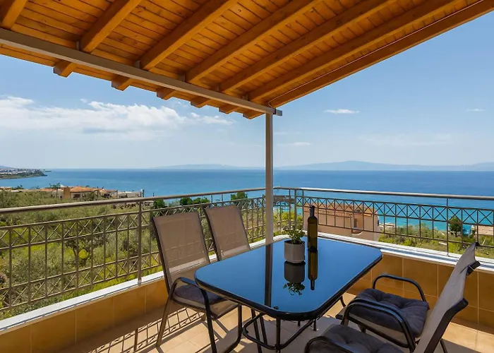 Beachside Getaway With Panoramic Seaviews